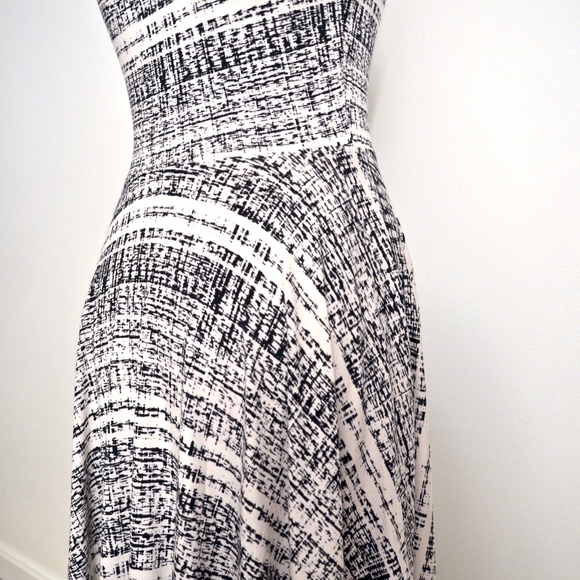 Black and White Print Shift dress - Picture 6 of 7